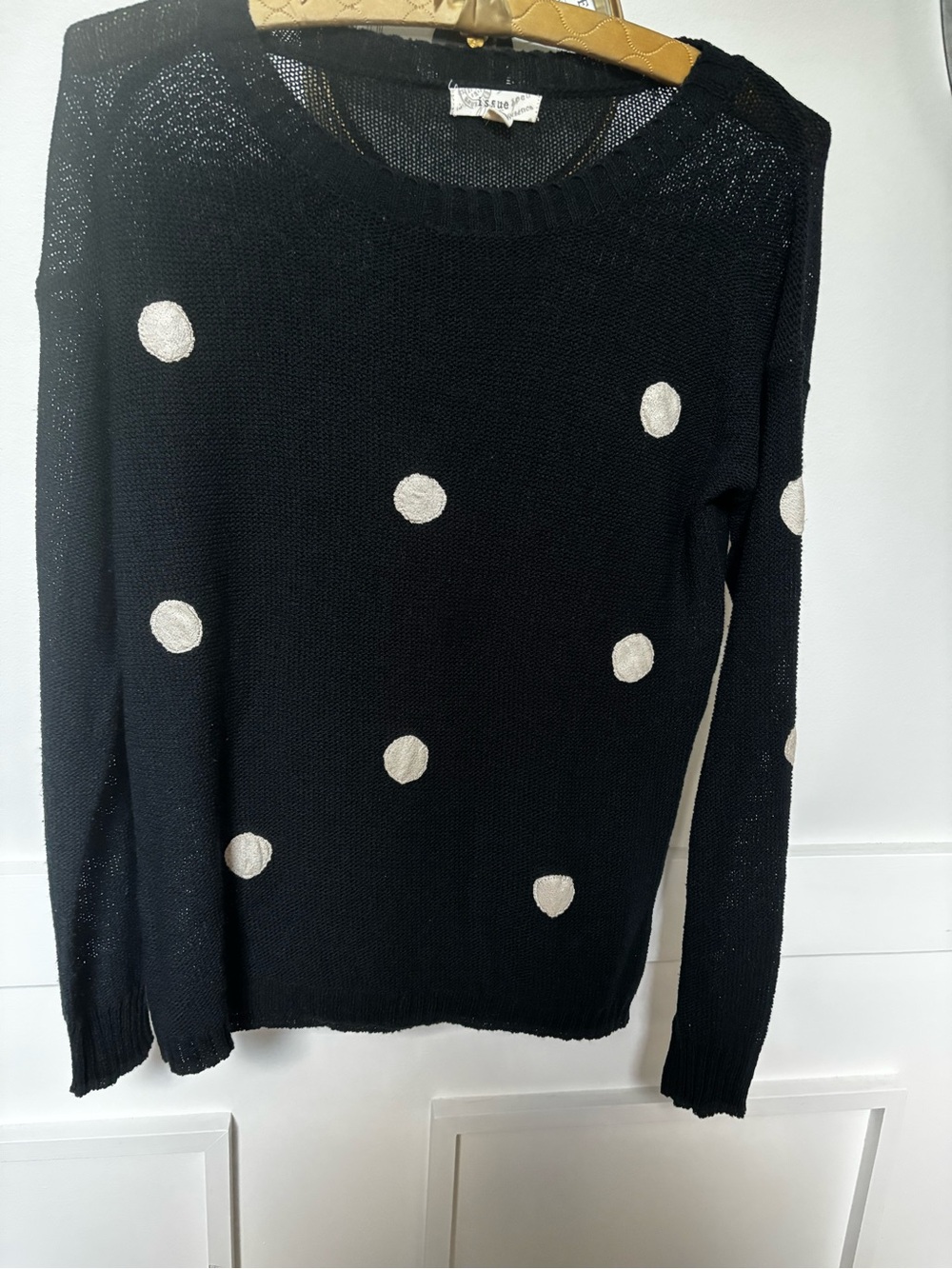 Tight-knit crew neck pullover with 3/4 sleeves and large cream/white dots.